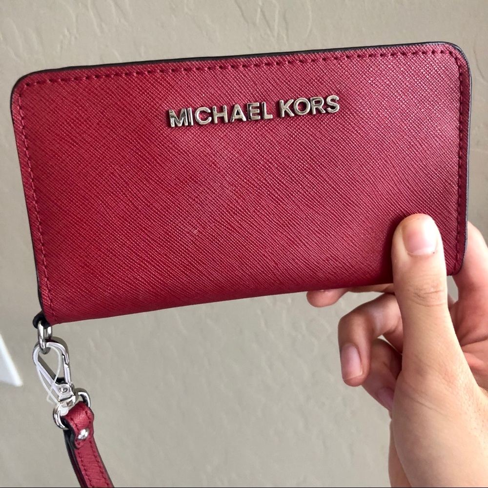 MICHAEL KORS red saffiano leather wrist wallet